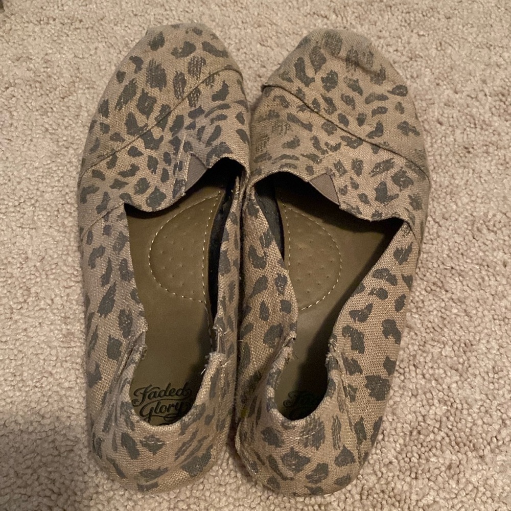 Faded Glory leopard patterned shoes